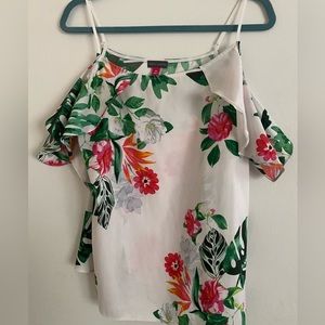 Vince Camuto. Size Medium.